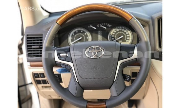 Buy Import Toyota Land Cruiser White Car in Import - Dubai in Aragatsotn Buy Import Toyota Land Cruiser White Car in Import - Dubai in Aragatsotn