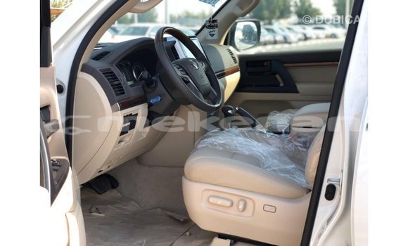 Buy Import Toyota Land Cruiser White Car in Import - Dubai in Aragatsotn Buy Import Toyota Land Cruiser White Car in Import - Dubai in Aragatsotn