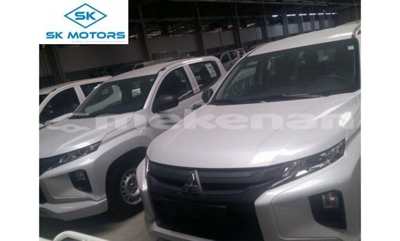 Buy Import Mitsubishi L200 White Car in Import - Dubai in Aragatsotn