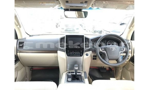 Buy Import Toyota Land Cruiser White Car in Import - Dubai in Aragatsotn Buy Import Toyota Land Cruiser White Car in Import - Dubai in Aragatsotn