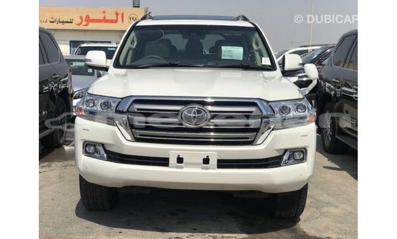 Buy Import Toyota Land Cruiser White Car in Import - Dubai in Aragatsotn Buy Import Toyota Land Cruiser White Car in Import - Dubai in Aragatsotn