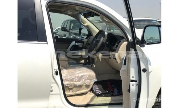 Buy Import Toyota Land Cruiser White Car in Import - Dubai in Aragatsotn Buy Import Toyota Land Cruiser White Car in Import - Dubai in Aragatsotn