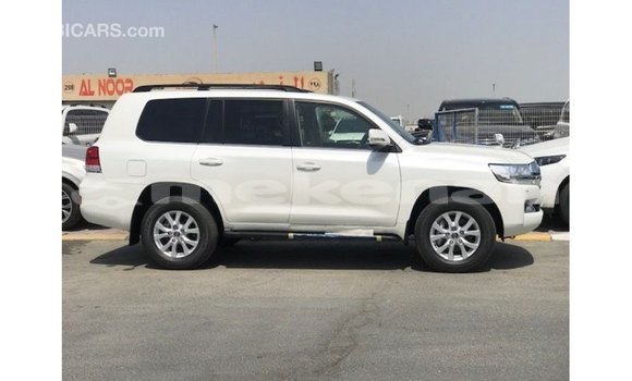 Buy Import Toyota Land Cruiser White Car in Import - Dubai in Aragatsotn Buy Import Toyota Land Cruiser White Car in Import - Dubai in Aragatsotn