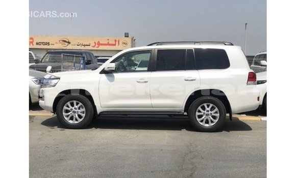 Buy Import Toyota Land Cruiser White Car in Import - Dubai in Aragatsotn Buy Import Toyota Land Cruiser White Car in Import - Dubai in Aragatsotn