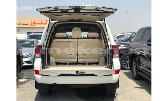 Buy Import Toyota Land Cruiser White Car in Import - Dubai in Aragatsotn Buy Import Toyota Land Cruiser White Car in Import - Dubai in Aragatsotn