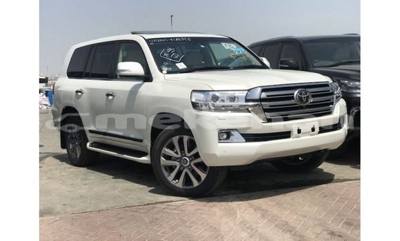 Buy Import Toyota Land Cruiser White Car in Import - Dubai in Aragatsotn