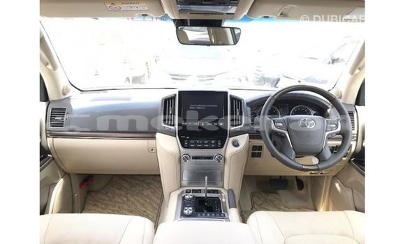 Buy Import Toyota Land Cruiser White Car in Import - Dubai in Aragatsotn Buy Import Toyota Land Cruiser White Car in Import - Dubai in Aragatsotn