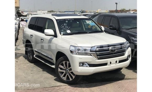 Buy Import Toyota Land Cruiser White Car in Import - Dubai in Aragatsotn Buy Import Toyota Land Cruiser White Car in Import - Dubai in Aragatsotn