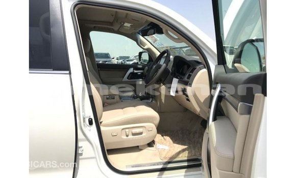 Buy Import Toyota Land Cruiser White Car in Import - Dubai in Aragatsotn Buy Import Toyota Land Cruiser White Car in Import - Dubai in Aragatsotn