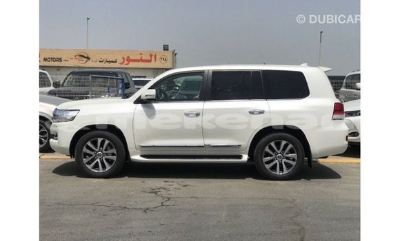 Buy Import Toyota Land Cruiser White Car in Import - Dubai in Aragatsotn Buy Import Toyota Land Cruiser White Car in Import - Dubai in Aragatsotn