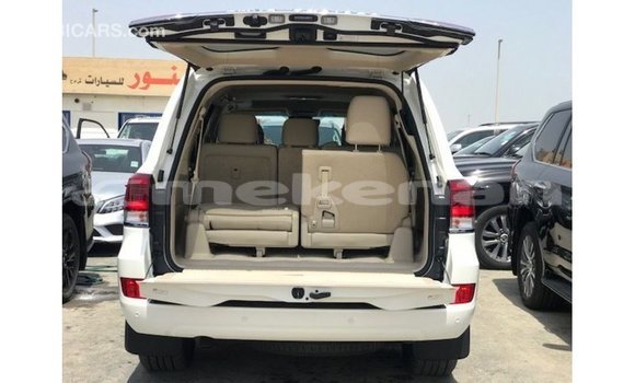 Buy Import Toyota Land Cruiser White Car in Import - Dubai in Aragatsotn Buy Import Toyota Land Cruiser White Car in Import - Dubai in Aragatsotn