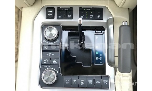 Buy Import Toyota Land Cruiser White Car in Import - Dubai in Aragatsotn Buy Import Toyota Land Cruiser White Car in Import - Dubai in Aragatsotn