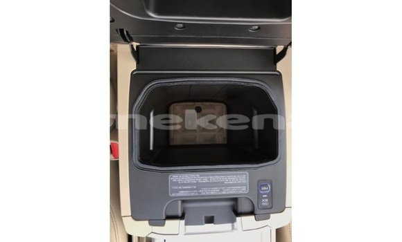 Buy Import Toyota Land Cruiser White Car in Import - Dubai in Aragatsotn Buy Import Toyota Land Cruiser White Car in Import - Dubai in Aragatsotn