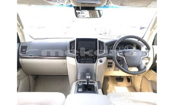 Buy Import Toyota Land Cruiser White Car in Import - Dubai in Aragatsotn Buy Import Toyota Land Cruiser White Car in Import - Dubai in Aragatsotn