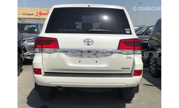 Buy Import Toyota Land Cruiser White Car in Import - Dubai in Aragatsotn Buy Import Toyota Land Cruiser White Car in Import - Dubai in Aragatsotn