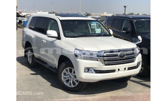 Buy Import Toyota Land Cruiser White Car in Import - Dubai in Aragatsotn Buy Import Toyota Land Cruiser White Car in Import - Dubai in Aragatsotn