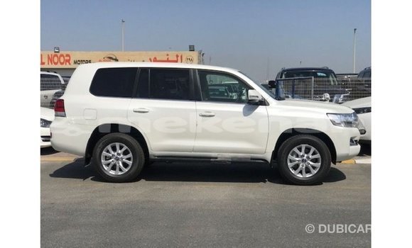 Buy Import Toyota Land Cruiser White Car in Import - Dubai in Aragatsotn Buy Import Toyota Land Cruiser White Car in Import - Dubai in Aragatsotn