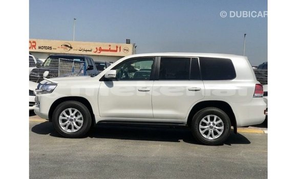 Buy Import Toyota Land Cruiser White Car in Import - Dubai in Aragatsotn Buy Import Toyota Land Cruiser White Car in Import - Dubai in Aragatsotn