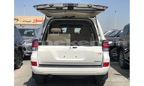Buy Import Toyota Land Cruiser White Car in Import - Dubai in Aragatsotn Buy Import Toyota Land Cruiser White Car in Import - Dubai in Aragatsotn