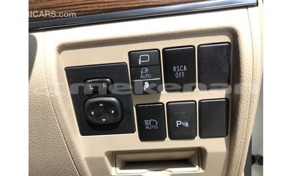 Buy Import Toyota Land Cruiser White Car in Import - Dubai in Aragatsotn Buy Import Toyota Land Cruiser White Car in Import - Dubai in Aragatsotn