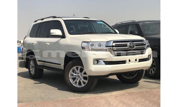 Buy Import Toyota Land Cruiser White Car in Import - Dubai in Aragatsotn Buy Import Toyota Land Cruiser White Car in Import - Dubai in Aragatsotn