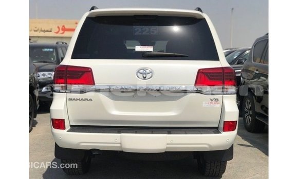 Buy Import Toyota Land Cruiser White Car in Import - Dubai in Aragatsotn Buy Import Toyota Land Cruiser White Car in Import - Dubai in Aragatsotn