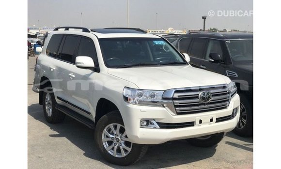 Buy Import Toyota Land Cruiser White Car in Import - Dubai in Aragatsotn Buy Import Toyota Land Cruiser White Car in Import - Dubai in Aragatsotn