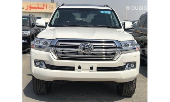 Buy Import Toyota Land Cruiser White Car in Import - Dubai in Aragatsotn Buy Import Toyota Land Cruiser White Car in Import - Dubai in Aragatsotn