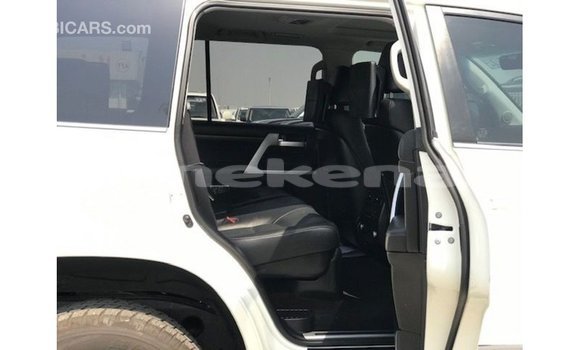 Buy Import Toyota Land Cruiser White Car in Import - Dubai in Aragatsotn Buy Import Toyota Land Cruiser White Car in Import - Dubai in Aragatsotn