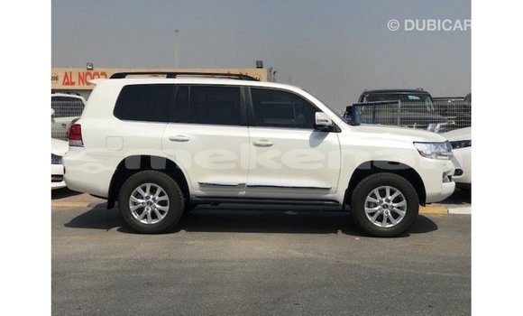 Buy Import Toyota Land Cruiser White Car in Import - Dubai in Aragatsotn Buy Import Toyota Land Cruiser White Car in Import - Dubai in Aragatsotn