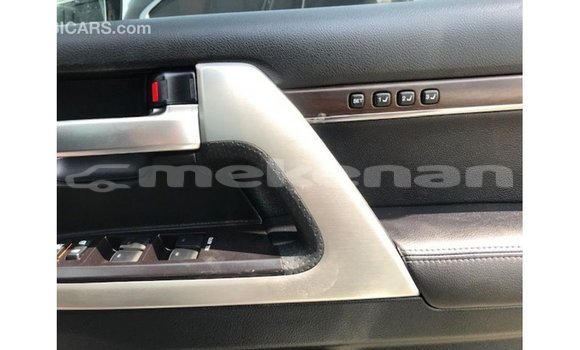 Buy Import Toyota Land Cruiser White Car in Import - Dubai in Aragatsotn Buy Import Toyota Land Cruiser White Car in Import - Dubai in Aragatsotn