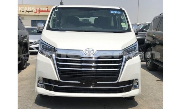 Buy Import Toyota Granvia White Car in Import - Dubai in Aragatsotn Buy Import Toyota Granvia White Car in Import - Dubai in Aragatsotn