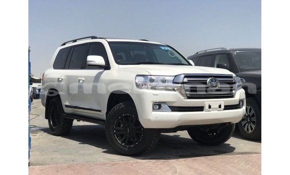 Buy Import Toyota Land Cruiser White Car in Import - Dubai in Aragatsotn Buy Import Toyota Land Cruiser White Car in Import - Dubai in Aragatsotn