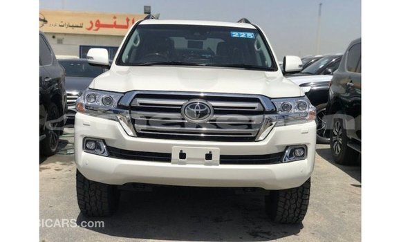 Buy Import Toyota Land Cruiser White Car in Import - Dubai in Aragatsotn Buy Import Toyota Land Cruiser White Car in Import - Dubai in Aragatsotn