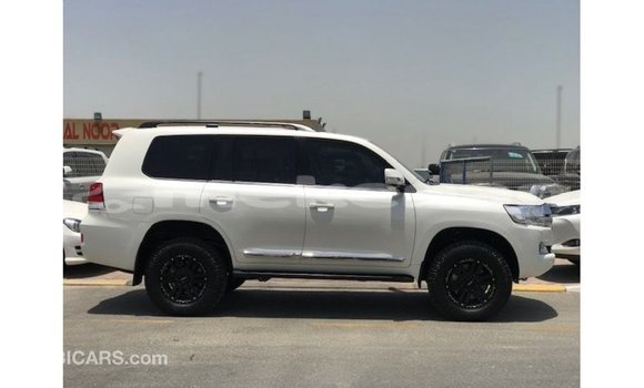 Buy Import Toyota Land Cruiser White Car in Import - Dubai in Aragatsotn Buy Import Toyota Land Cruiser White Car in Import - Dubai in Aragatsotn