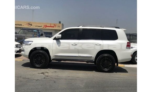 Buy Import Toyota Land Cruiser White Car in Import - Dubai in Aragatsotn Buy Import Toyota Land Cruiser White Car in Import - Dubai in Aragatsotn