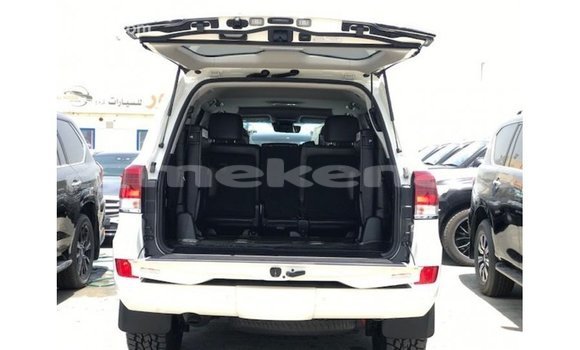 Buy Import Toyota Land Cruiser White Car in Import - Dubai in Aragatsotn Buy Import Toyota Land Cruiser White Car in Import - Dubai in Aragatsotn