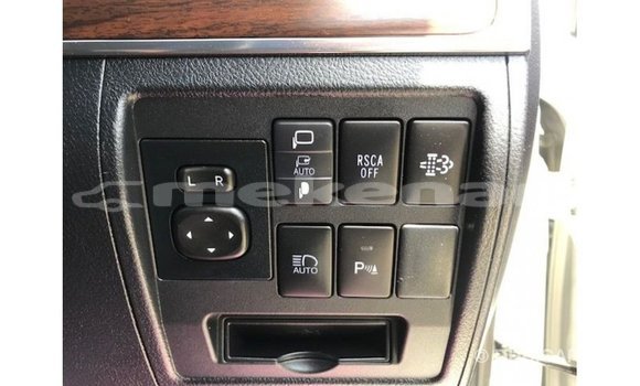 Buy Import Toyota Land Cruiser White Car in Import - Dubai in Aragatsotn Buy Import Toyota Land Cruiser White Car in Import - Dubai in Aragatsotn