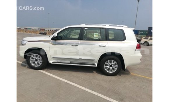 Buy Import Toyota Land Cruiser White Car in Import - Dubai in Aragatsotn Buy Import Toyota Land Cruiser White Car in Import - Dubai in Aragatsotn