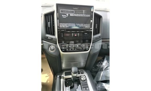 Buy Import Toyota Land Cruiser White Car in Import - Dubai in Aragatsotn Buy Import Toyota Land Cruiser White Car in Import - Dubai in Aragatsotn