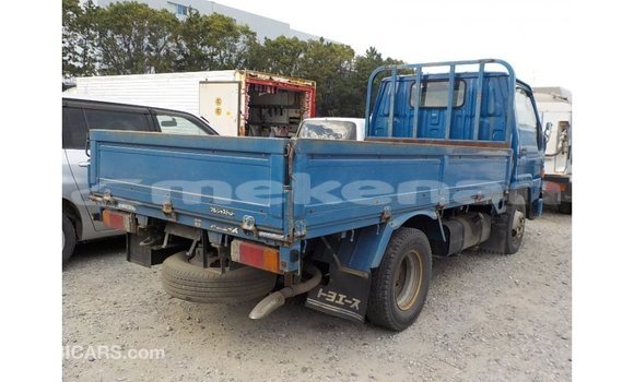 Buy Import Toyota Dyna Blue Car in Import - Dubai in Aragatsotn Buy Import Toyota Dyna Blue Car in Import - Dubai in Aragatsotn