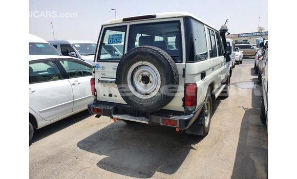 Buy Import Toyota Land Cruiser White Car in Import - Dubai in Aragatsotn Buy Import Toyota Land Cruiser White Car in Import - Dubai in Aragatsotn