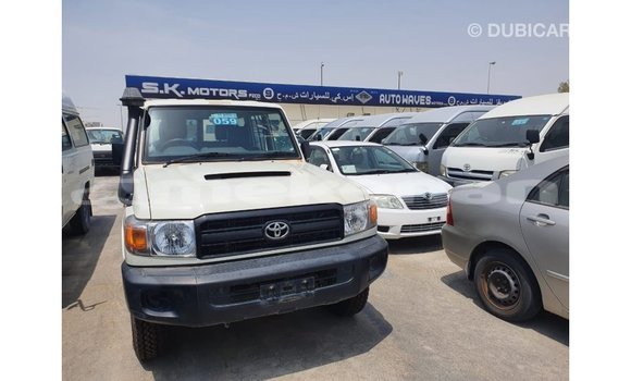 Buy Import Toyota Land Cruiser White Car in Import - Dubai in Aragatsotn Buy Import Toyota Land Cruiser White Car in Import - Dubai in Aragatsotn