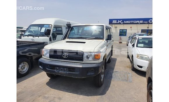 Buy Import Toyota Land Cruiser White Car in Import - Dubai in Aragatsotn Buy Import Toyota Land Cruiser White Car in Import - Dubai in Aragatsotn