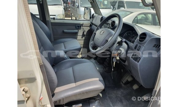 Buy Import Toyota Land Cruiser White Car in Import - Dubai in Aragatsotn Buy Import Toyota Land Cruiser White Car in Import - Dubai in Aragatsotn