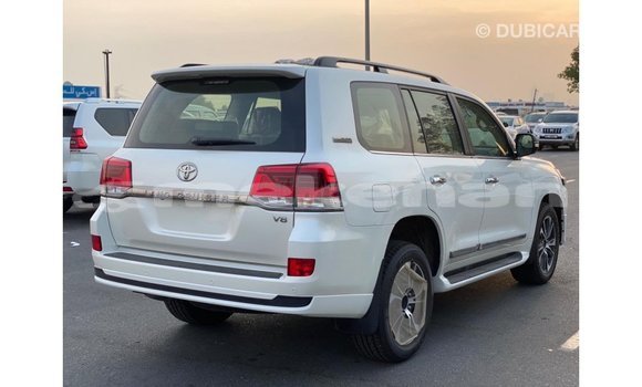 Buy Import Toyota Land Cruiser White Car in Import - Dubai in Aragatsotn Buy Import Toyota Land Cruiser White Car in Import - Dubai in Aragatsotn