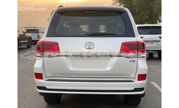 Buy Import Toyota Land Cruiser White Car in Import - Dubai in Aragatsotn Buy Import Toyota Land Cruiser White Car in Import - Dubai in Aragatsotn