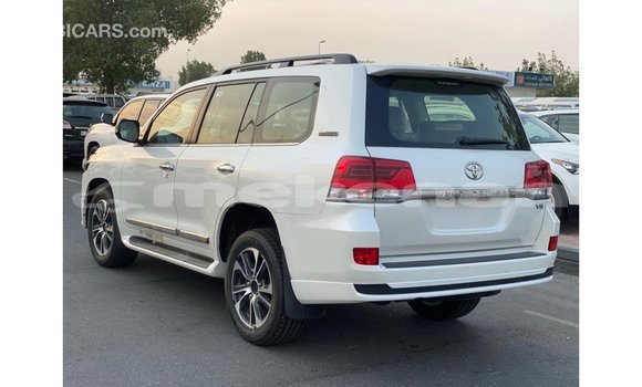 Buy Import Toyota Land Cruiser White Car in Import - Dubai in Aragatsotn Buy Import Toyota Land Cruiser White Car in Import - Dubai in Aragatsotn
