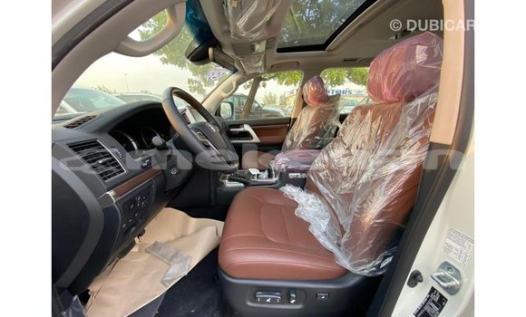 Buy Import Toyota Land Cruiser White Car in Import - Dubai in Aragatsotn Buy Import Toyota Land Cruiser White Car in Import - Dubai in Aragatsotn