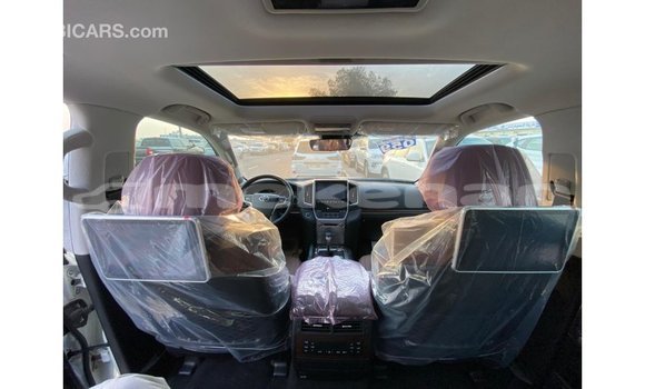 Buy Import Toyota Land Cruiser White Car in Import - Dubai in Aragatsotn Buy Import Toyota Land Cruiser White Car in Import - Dubai in Aragatsotn